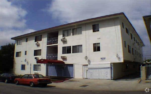 Primary Photo - 1339 N Sycamore Ave