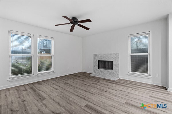 Foto del edificio - 8406 Lyndon Ln