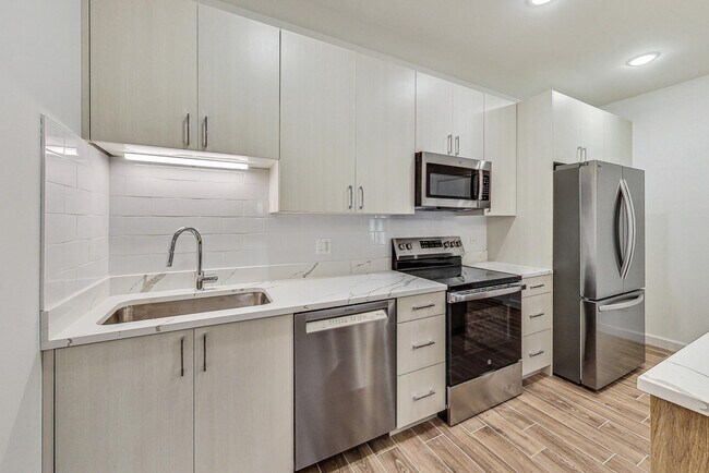 Building Photo - 6122 S University Ave