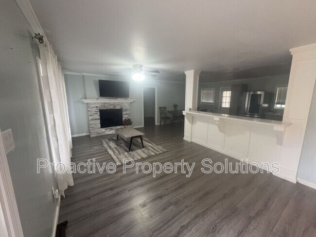 Foto del edificio - 5228 Hummingbird Dr