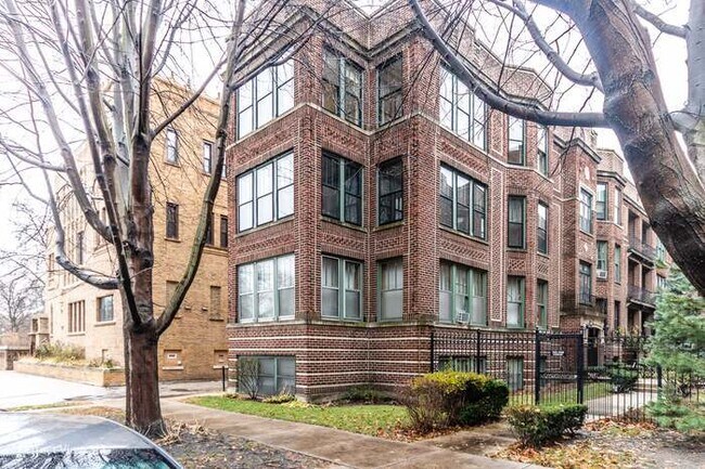 Building Photo - 5460 S Kimbark Ave