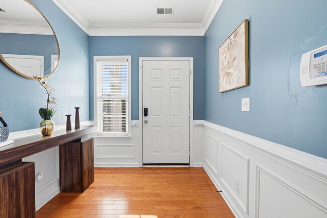 Foto del edificio - 605 Lofty Ln