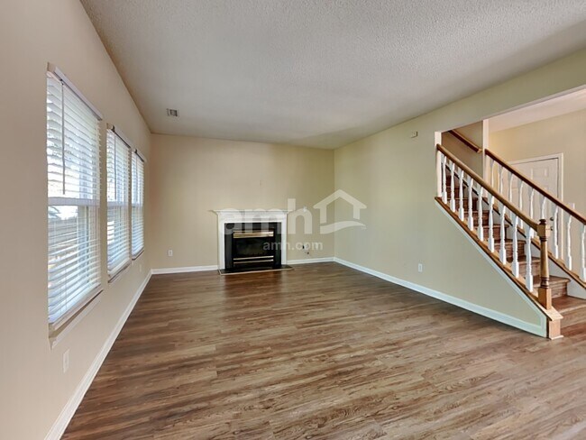 Foto del edificio - 5509 Cumberland Plain Dr