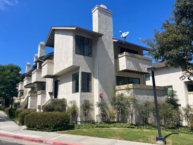 Building Photo - 2 br, 2.5 bath Townhome - 109 Harbor Woods...
