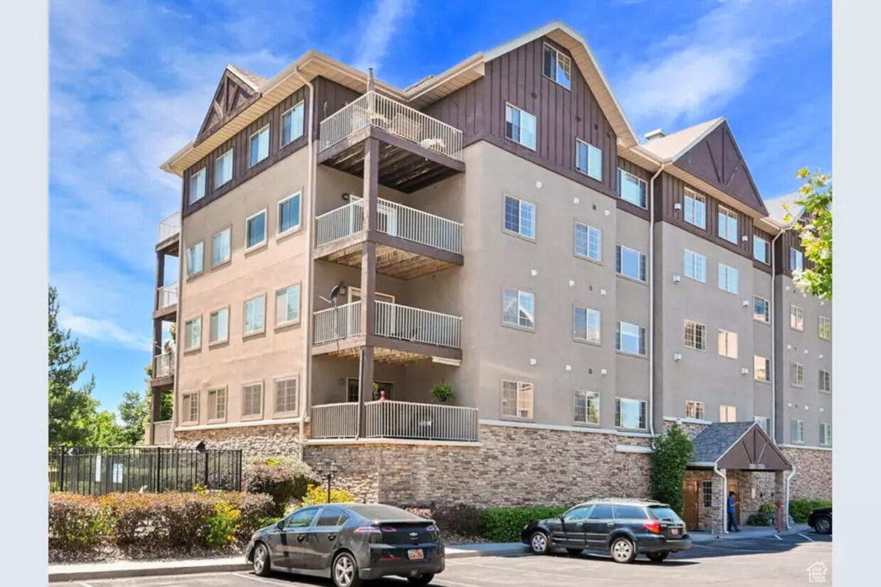 Charming Millcreek Condo with Scenic Balcony Views - Charming Millcreek Condo with Scenic Balcony Views