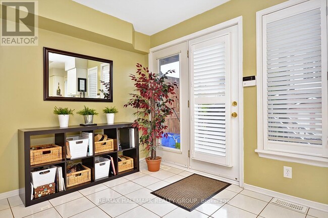 Photo du bâtiment - 1717 Blohm Dr