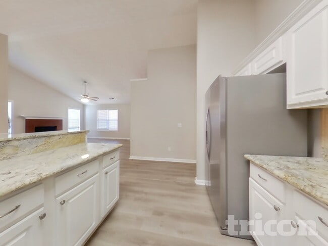 Building Photo - 20 Hillock Ct