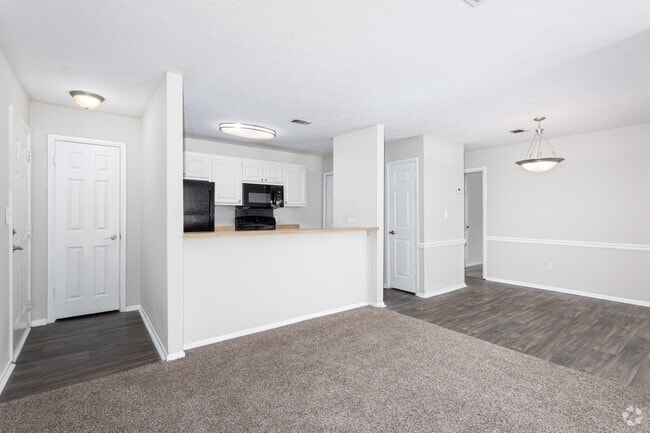 1BR, 1BA - 725SF - Living Room/Kitchen - Harbour Club Apartments