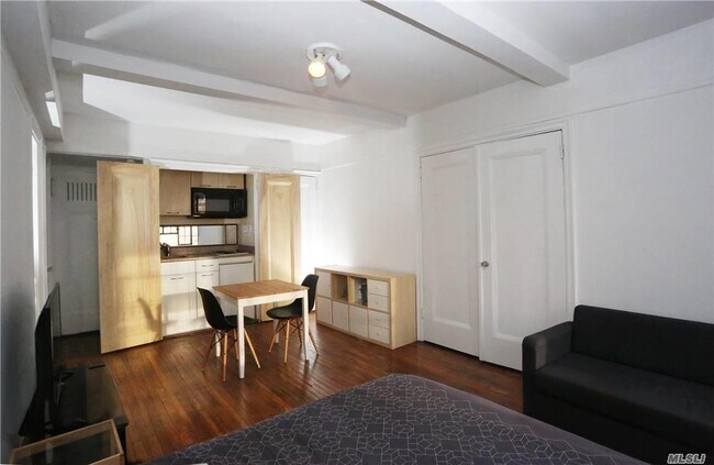 Building Photo - 5 Tudor City Pl