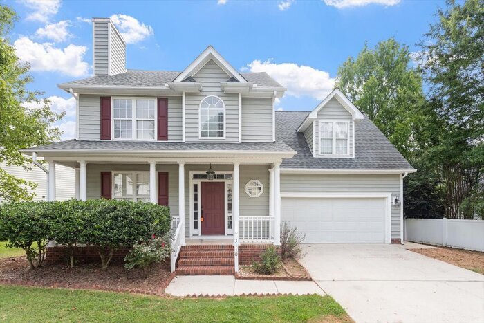 Foto principal - Spacious 4 Bedroom Raleigh Home - Fenced i...