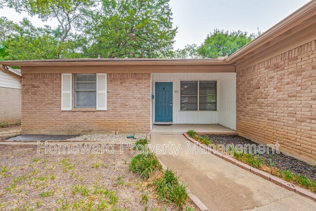 Foto del edificio - 1817 Oakhurst Dr