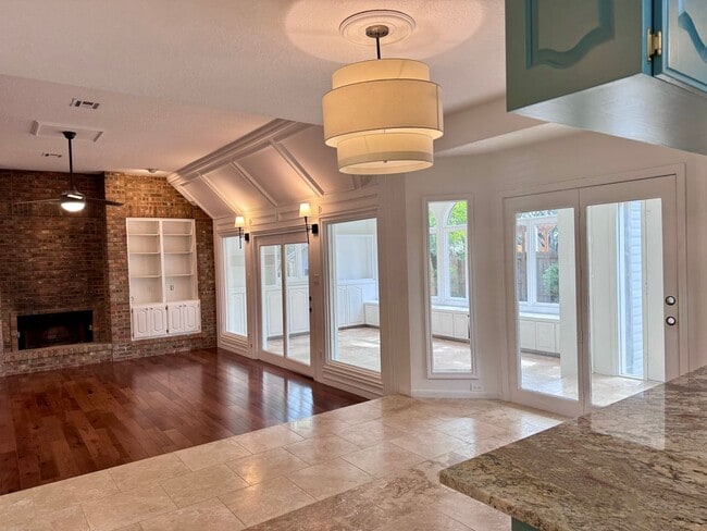 Building Photo - Amazing Value! Incredible Location!