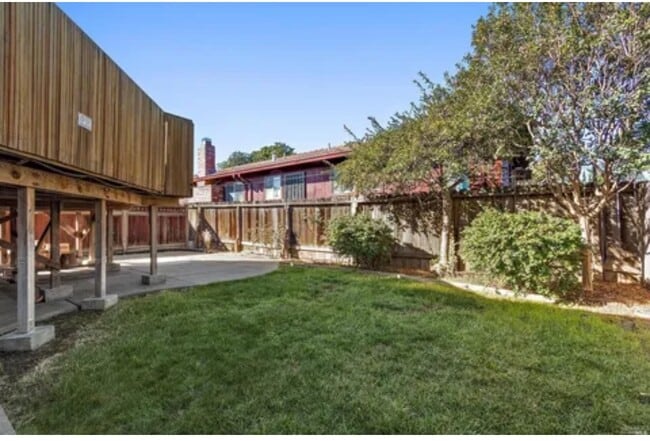 Building Photo - 1609 Marin St