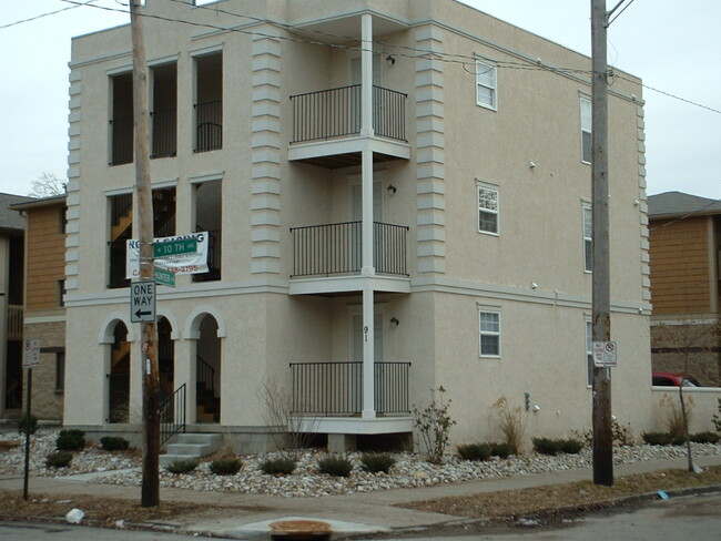Building Photo - 91 W 10th Ave