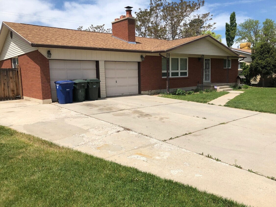 Foto principal - 5 Bedroom 3 Bath Home in West Valley City