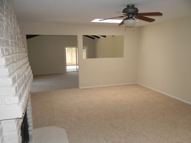 Building Photo - 1404 E Sycamore Ave