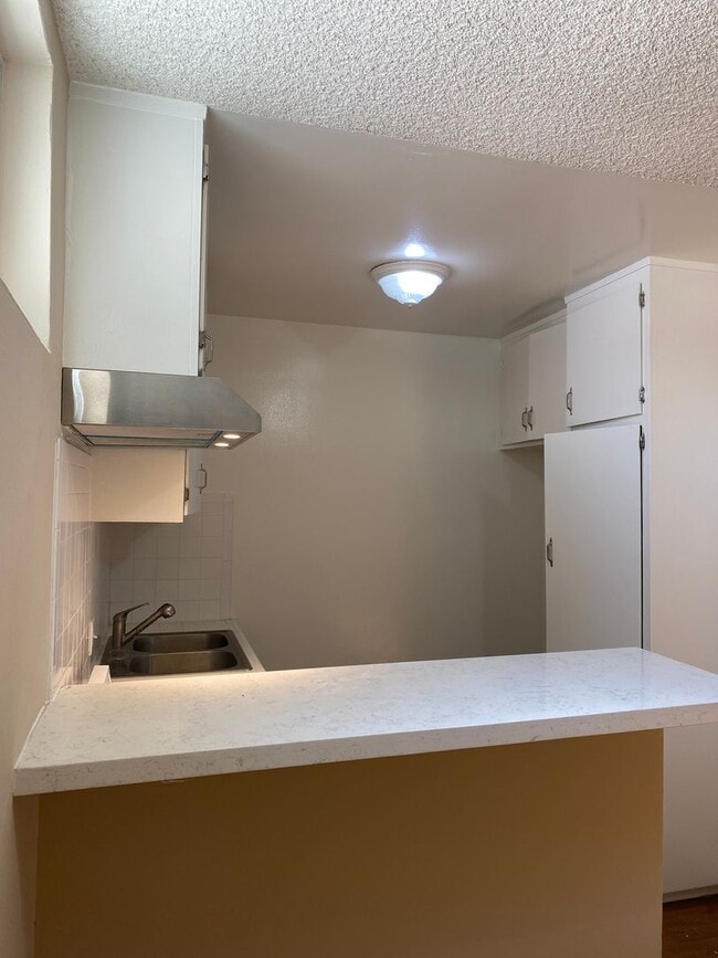 Foto del edificio - 3104 Montrose Ave