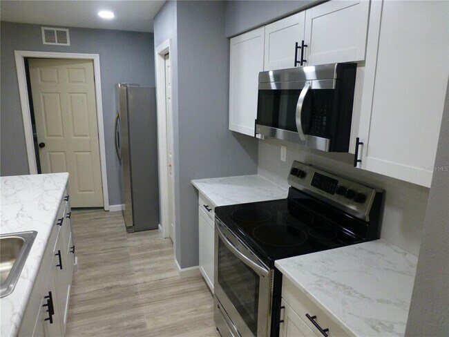 Building Photo - 30495 Park Ridge Dr