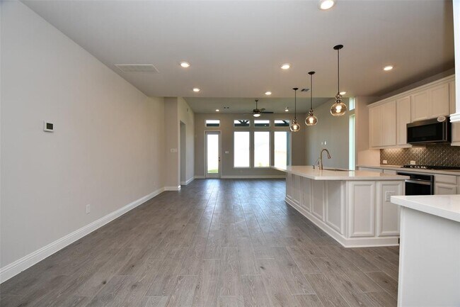 Foto del edificio - 19718 Dwight Eisenhower Dr