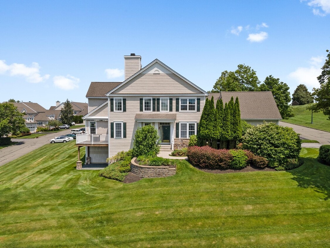 Primary Photo - 1 Pinehurst Cir