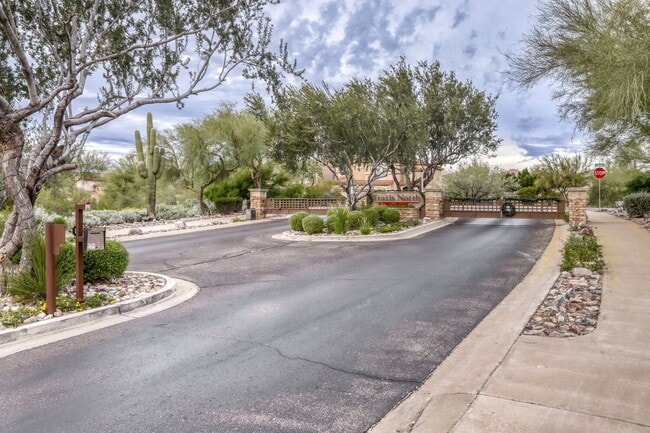 Photo - 800 W Howe St House