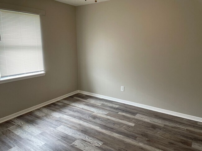 Foto del edificio - 2409 E 10th St