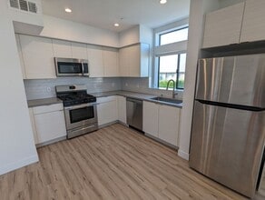 Building Photo - 338 Mariposa Ave Building Photo - 338 Mariposa Ave