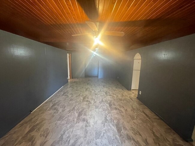 Foto del edificio - 3 bedroom, 1 bath