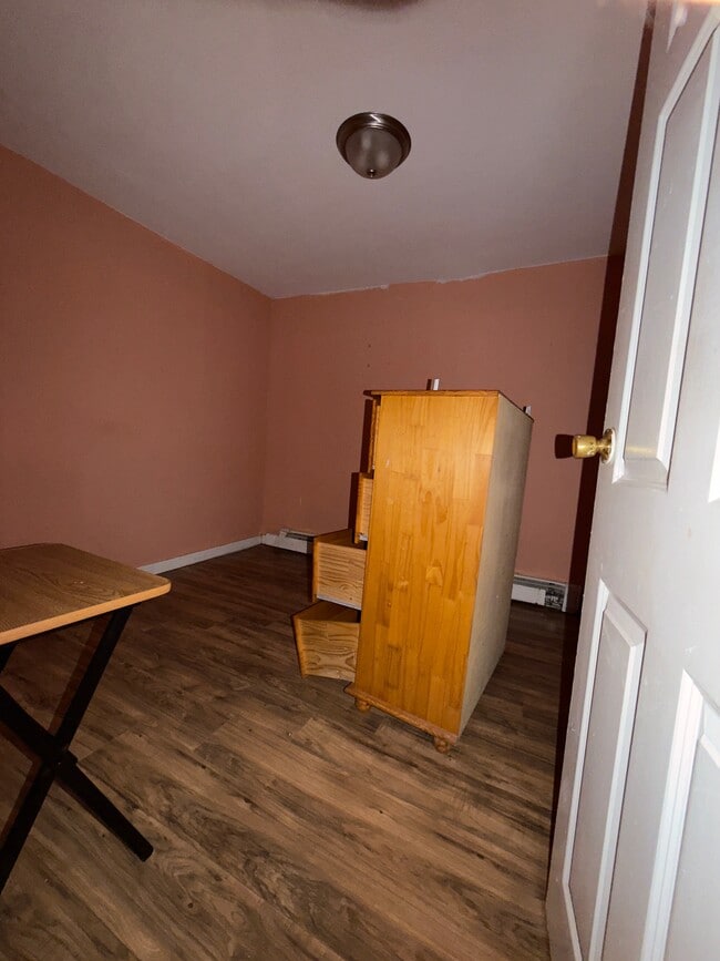 308 Clerk St Bsmt - 306 Clerk St