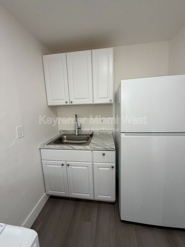 Foto del edificio - 1245 NW 60th St