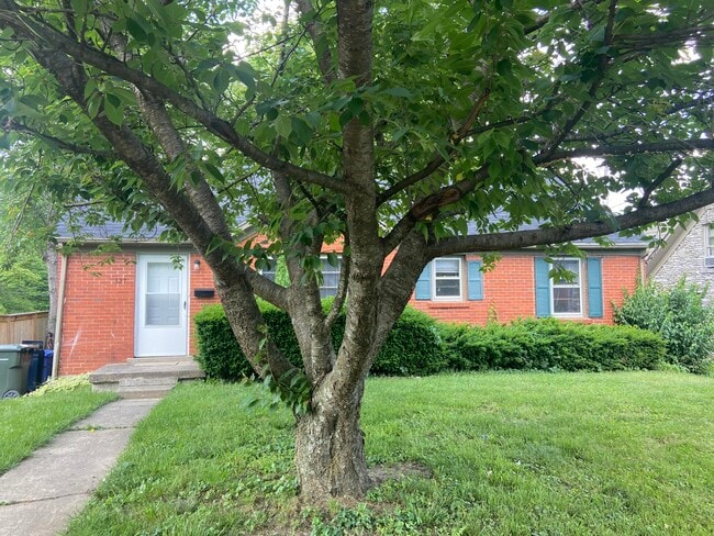 Building Photo - 327 E Lowry Ln