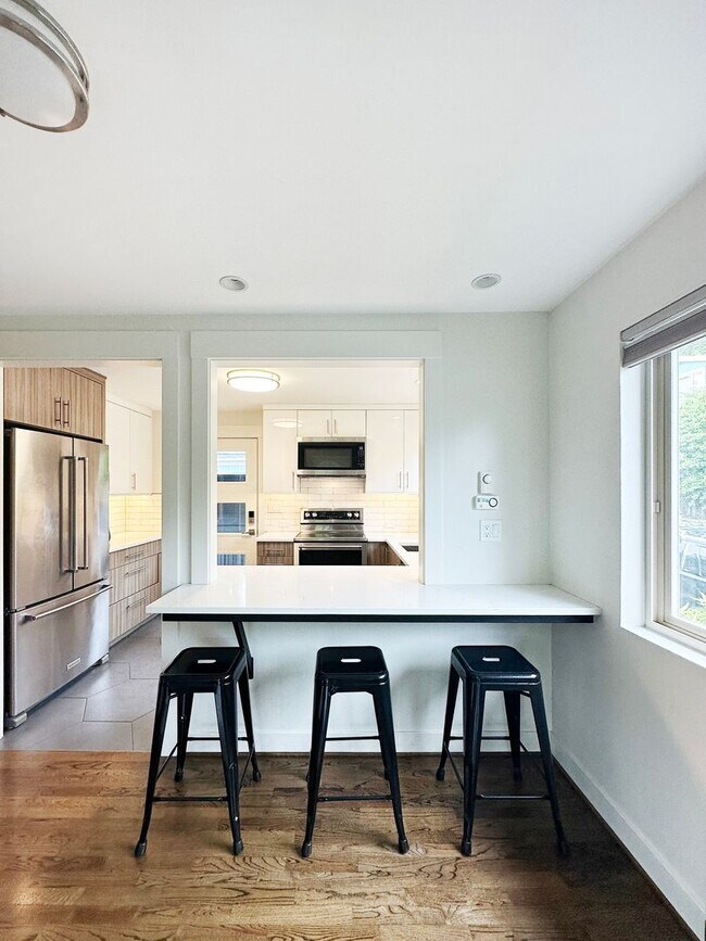 Foto del edificio - 2Bd/1Ba Seattle Duplex