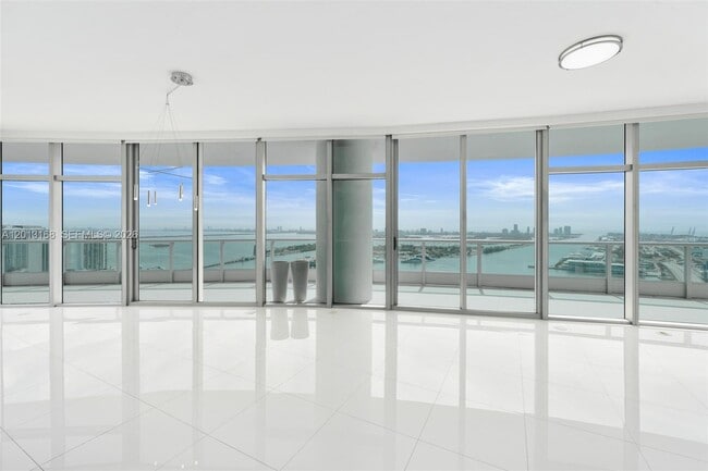 Building Photo - 900 Biscayne Blvd