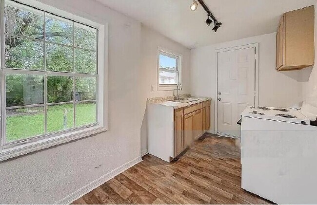 Foto del edificio - 1718 Mc Millan St