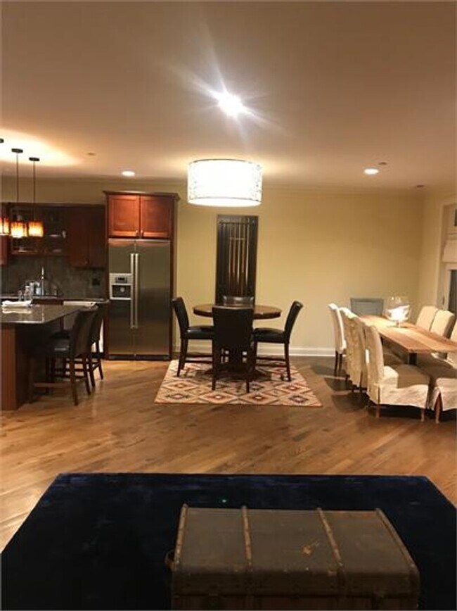 Foto del edificio - 7412 Madison St