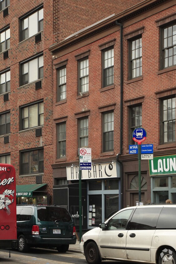 Primary Photo - 52 8th Ave