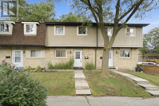 Photo du bâtiment - 93 Hansen Rd N