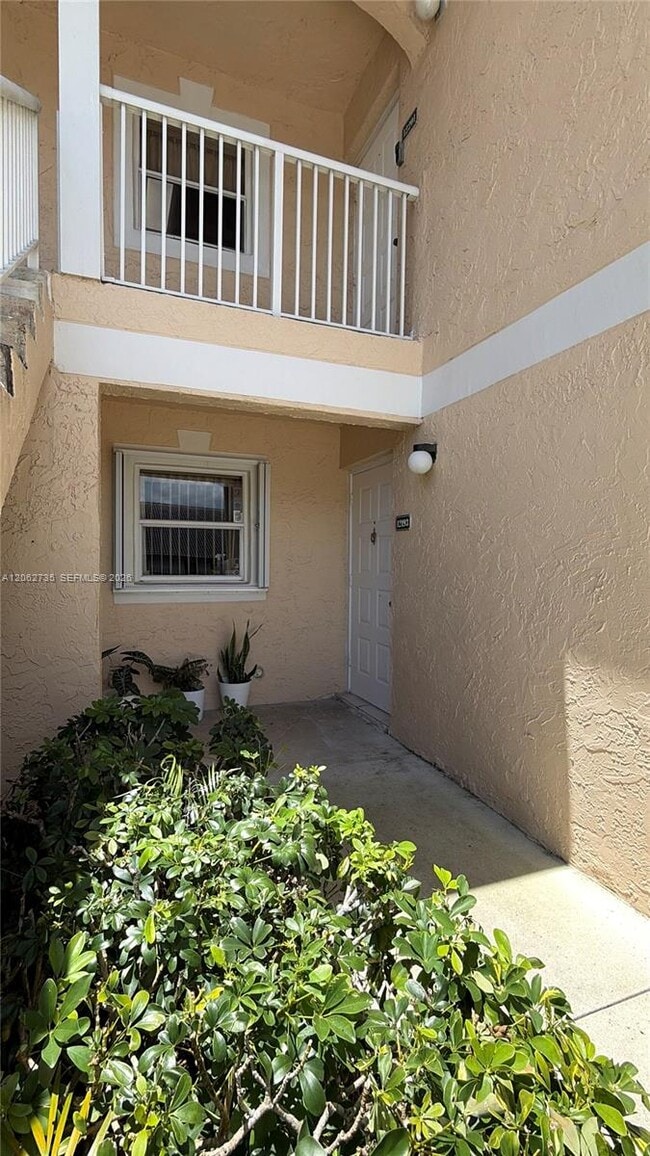 Foto del edificio - 12193 Royal Palm Blvd