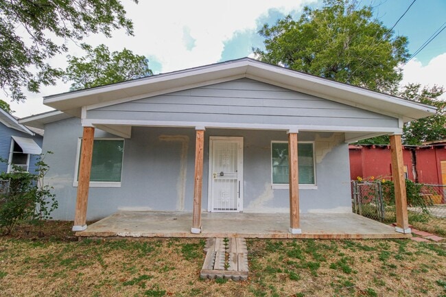 Building Photo - 530 Mercedes St