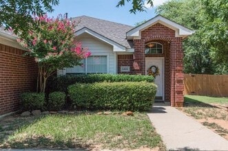 Building Photo - 1421 Park Palisades Dr