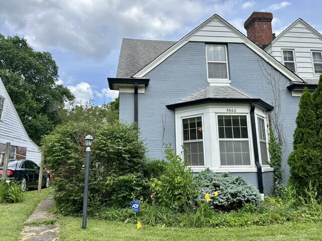 Foto del edificio - Elegant 2-Bedroom Duplex with Office Room in Broad Ripple