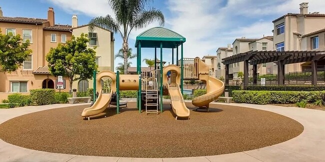 Building Photo - Charming 3-Level Townhome in Coronado Ranch