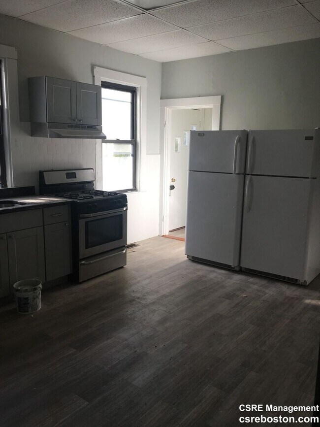 Building Photo - HOT ALLSTON LISTING!!!!
