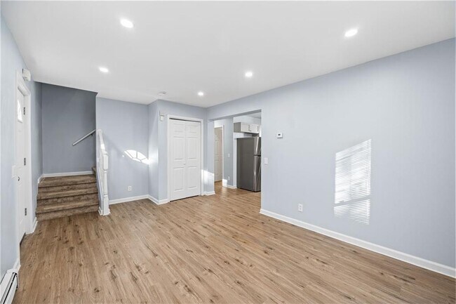 Foto del edificio - 142 Chad Brown St