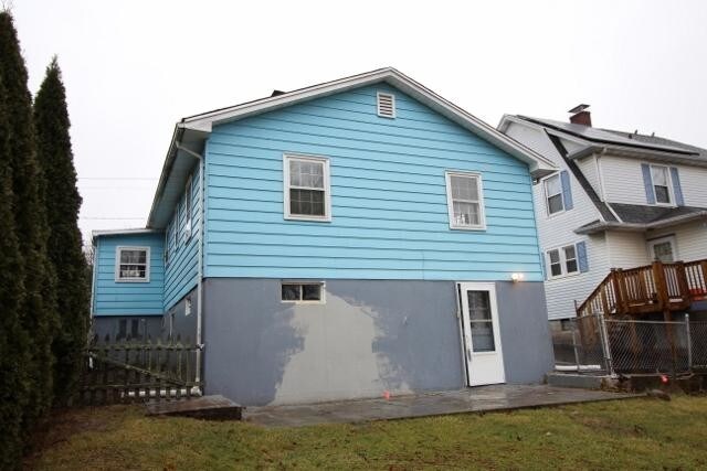 Building Photo - 3 bedroom in Meriden Connecticut 06450