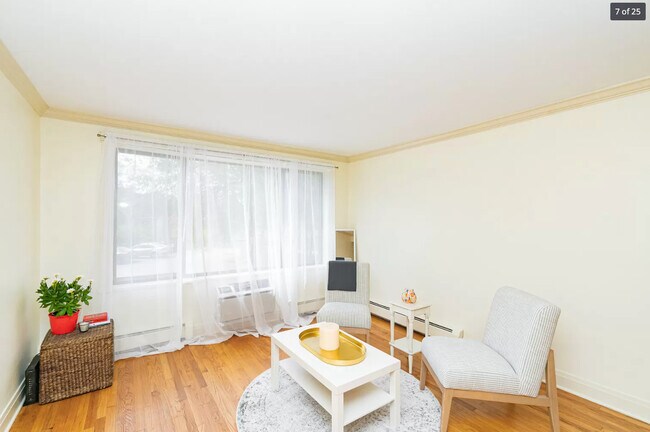 Foto del edificio - 6060 N Ridge Ave