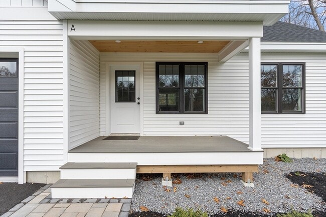 Building Photo - 18 Buttonwood Pl