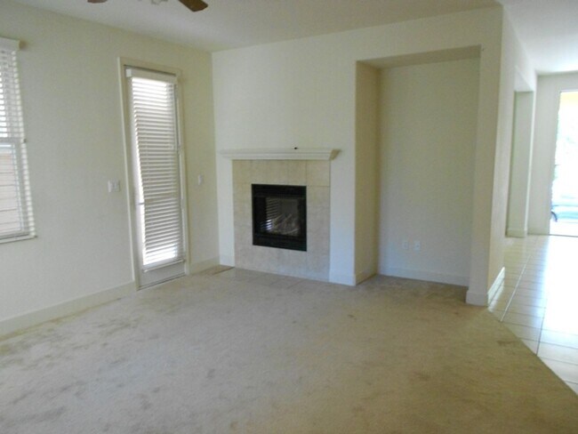 Building Photo - 4 bedroom home in Hercules available in la...
