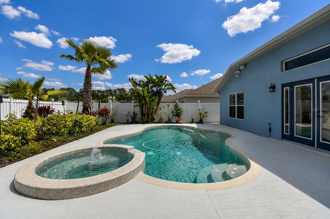 Building Photo - "Pool home! 3-Bed, 2-Bath Haven in Wesley Chapel"