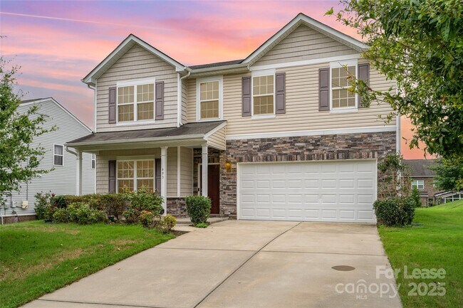 Foto del edificio - 493 Twelve Oaks Ln